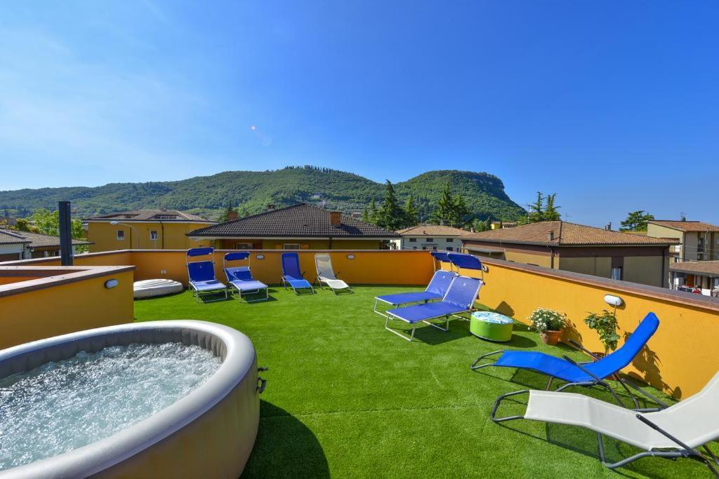 Отель La Terrazza Sul Гарда Экстерьер фото